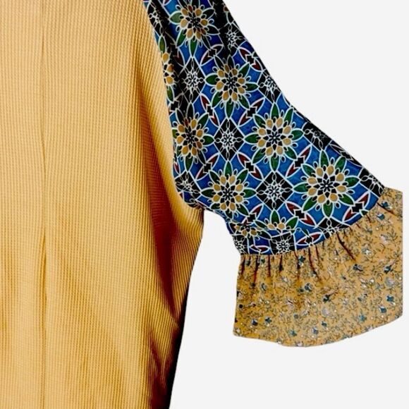 UMGEE Wms Sz Sm Gold Waffle Knit
V Neck 3/4 Puffy Sheer Bell Sleeve Blouse Shirt - Picture 2 of 5